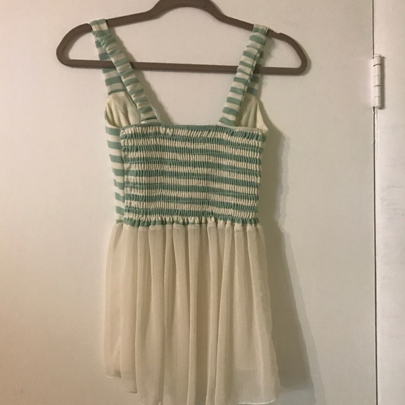 Buttoned Green and White Striped Blouse - Picture 4 of 4